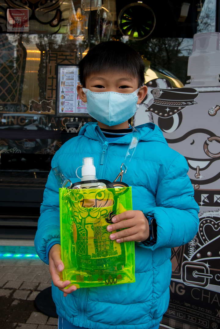 【臺南美食】台南最潮飲料店|google海安路打卡點搜尋排名第一|最新商品-撿到槍|台南獨家文青飲料瓶|虎年應景水袋~~朕心加加