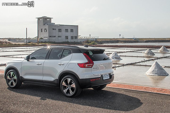 Volvo XC40 Recharge 一路向北 300km 長途試駕|邁向「豪華電動車品牌」的起點,融合傳統與創新思維的 EV!