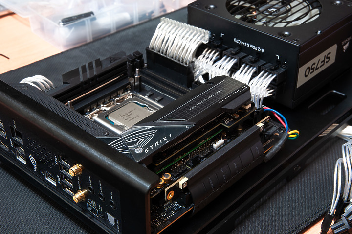 「ROG STRIX Z690-I」 - 增建蓋滿ITX建築工藝文。
