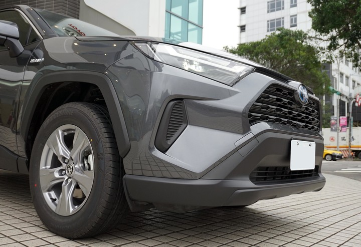 RAV4 2.5尊爵油電試駕 外型好像變好看了