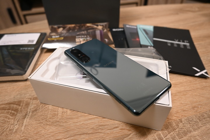 非常失望的XPERIA 5 III 開箱 ... 內有S10對比