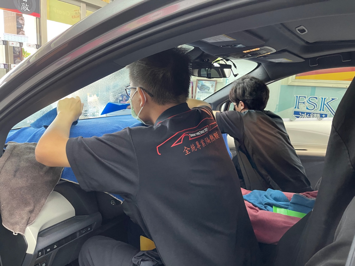 [分享] Sienna新車開箱+LLumar隔熱紙