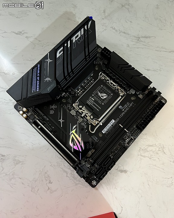 點我看大圖 開箱 ROG STRIX B660-I 目前唯一的 B660 ITX DDR5