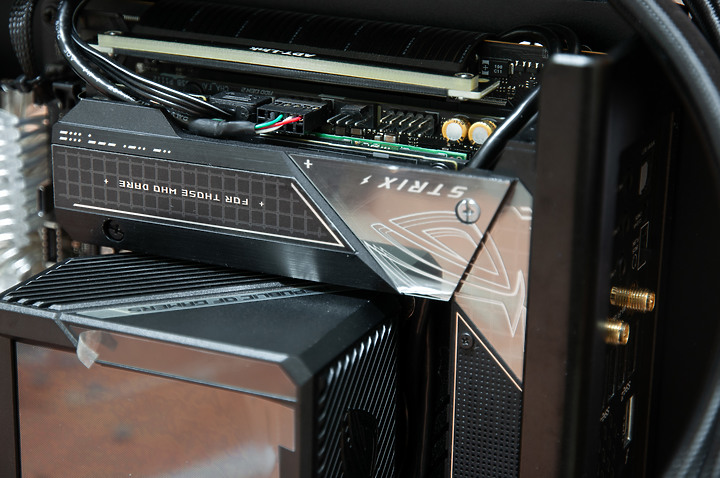 點我看大圖 「ROG RYUJIN II 240」 - 極致細膩散熱記錄文。