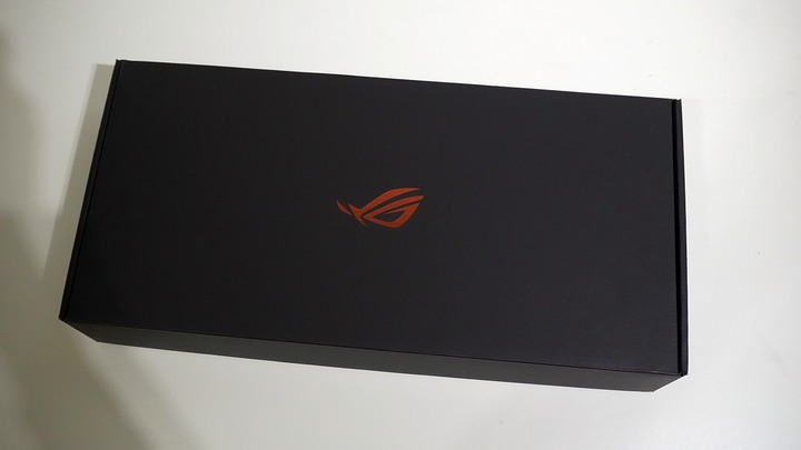 [休賢開箱]朝思暮想的鍵盤終於來了!! ROG Strix Flare II Animate開箱