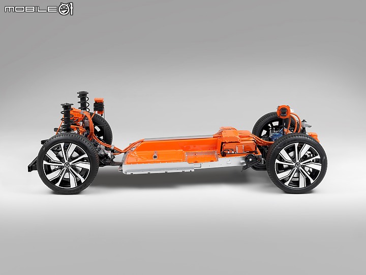 Volvo XC40 Recharge 一路向北 300km 長途試駕|邁向「豪華電動車品牌」的起點,融合傳統與創新思維的 EV!