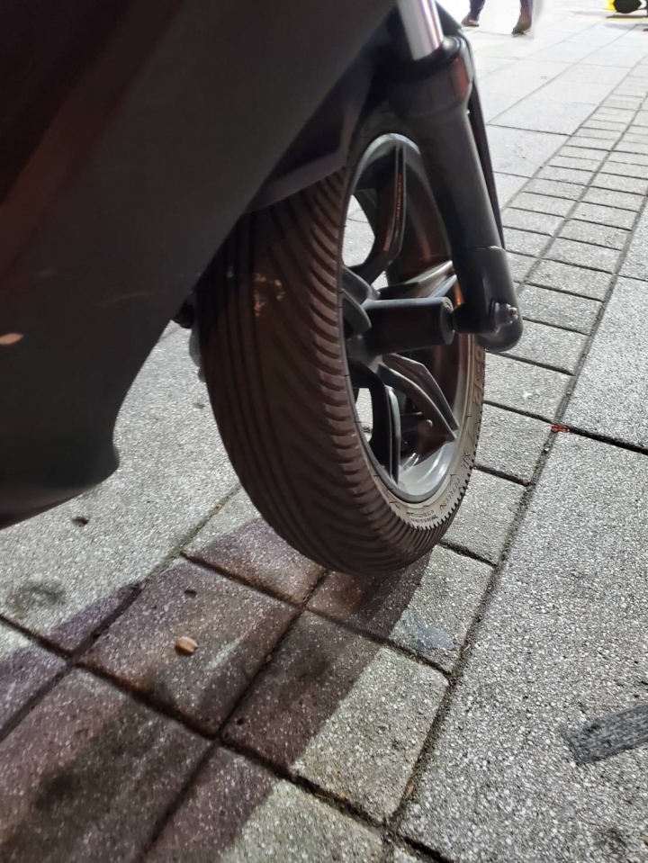 求～想知道這款輪胎是什麼牌子