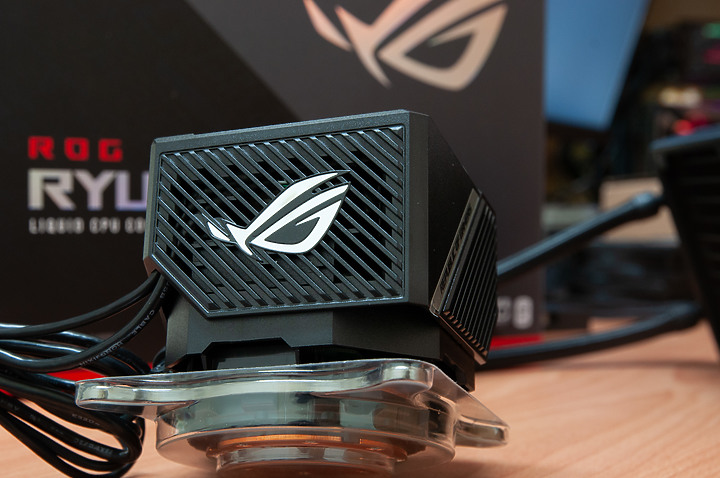 點我看大圖 「ROG RYUJIN II 240」 - 極致細膩散熱記錄文。