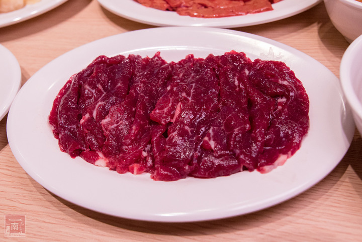 【臺南美食】吃慣了一般溫體牛肉嗎？｜老闆娘家鄉味“潮汕溫補鍋”｜完全是一個呷粗飽的概念｜ 安平溫體牛｜牛腩｜牛尾~~李好牛溫體牛肉湯爐