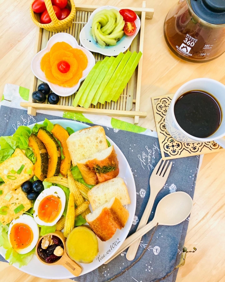 手作早午餐/便當🍱2022/01/22 主食:香煎豆腐/烤南瓜/烤玉米筍/法國麵包🥯