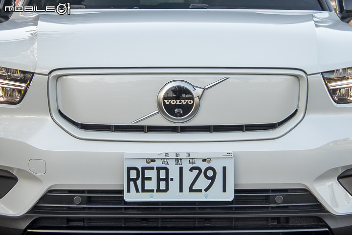 Volvo XC40 Recharge 一路向北 300km 長途試駕|邁向「豪華電動車品牌」的起點,融合傳統與創新思維的 EV!