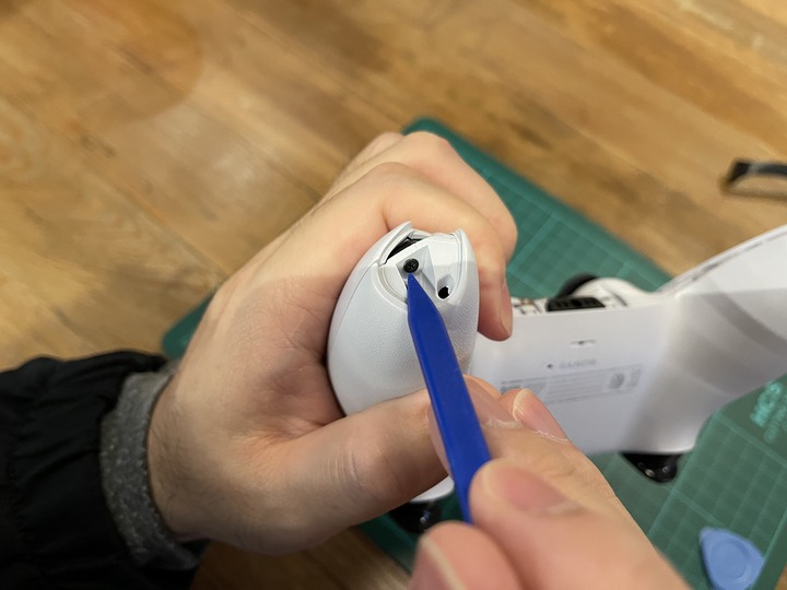 PS5 DualSense R2 鍵彈簧斷裂修復