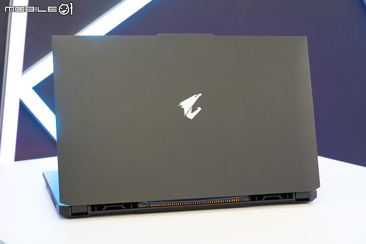 GIGABYTE 全新 AERO / AORUS 系列筆電實機動手玩 外型小改更期待效能