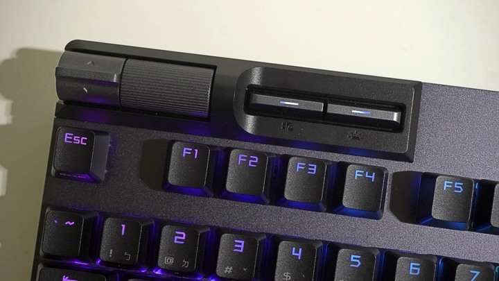 [休賢開箱]朝思暮想的鍵盤終於來了!! ROG Strix Flare II Animate開箱