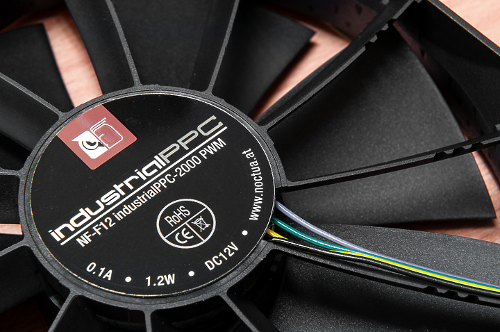 點我看大圖 「ROG RYUJIN II 240」 - 極致細膩散熱記錄文。