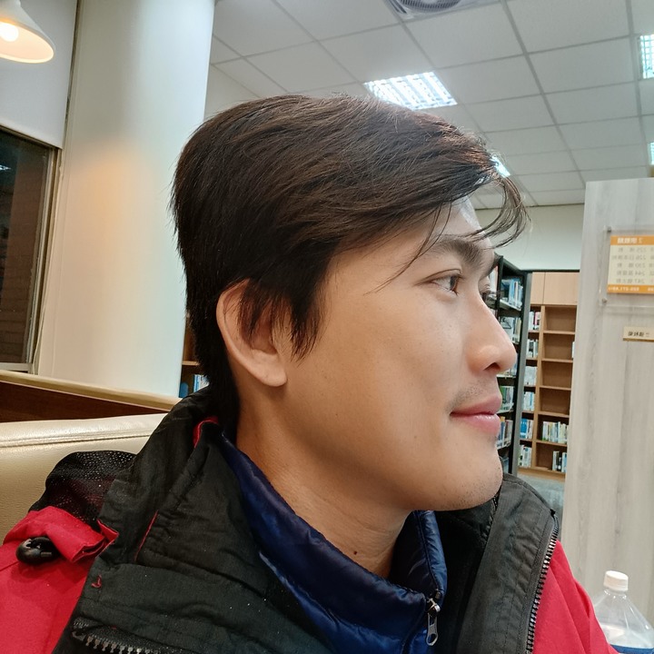 幫我朋友看履歷,改好了 ! 非本人...  本人幫朋友發問而已~