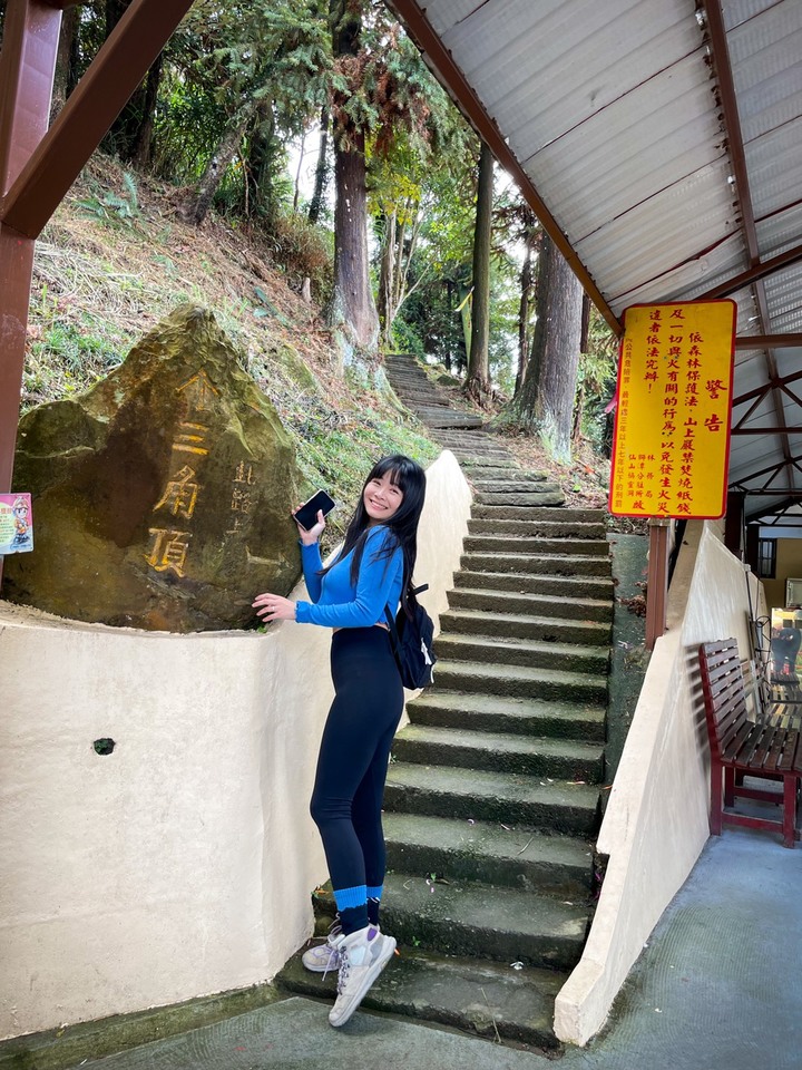 苗栗獅潭|仙山,CP值很高的小百岳,享受柳杉林又能挑戰岩壁拉繩攀爬