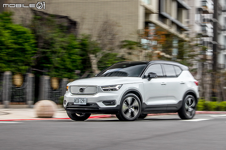 Volvo XC40 Recharge 一路向北 300km 長途試駕|邁向「豪華電動車品牌」的起點,融合傳統與創新思維的 EV!