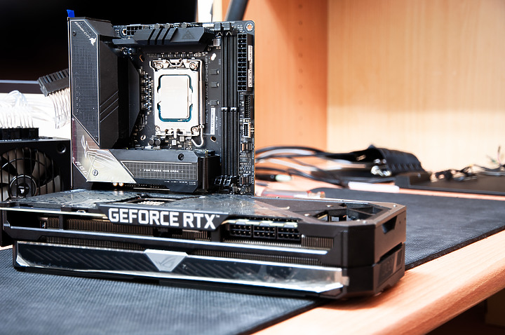 「ROG STRIX Z690-I」 - 增建蓋滿ITX建築工藝文。
