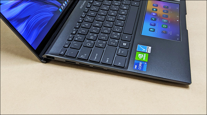 新入荷Zenbook 14X OLED（UX5400E）