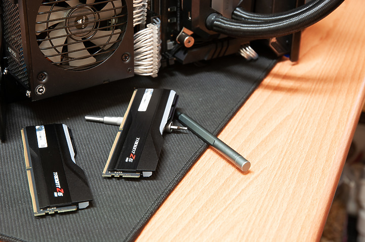 「ROG STRIX Z690-I」 - 增建蓋滿ITX建築工藝文。