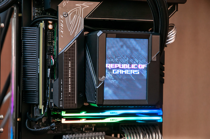 點我看大圖 「ROG RYUJIN II 240」 - 極致細膩散熱記錄文。