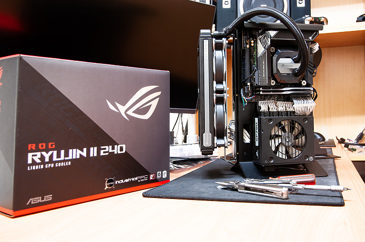 點我看大圖 「ROG RYUJIN II 240」 - 極致細膩散熱記錄文。