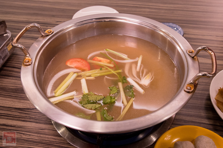 【臺南美食】精緻版的溫體牛湯頭更香更有層次｜招牌菜色麻辣牛腩臭豆腐｜私房牛腩咖哩飯｜溫體肉新鮮直送｜鍋底100元免費加湯~~鴻牛溫體牛肉鍋