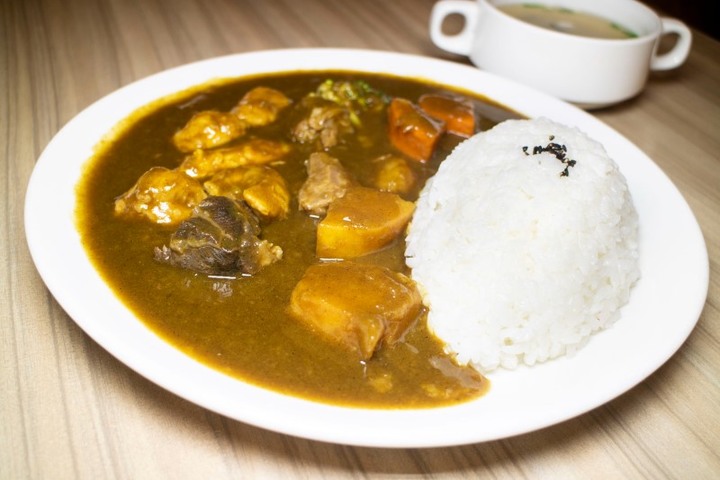 斗六平價咖哩店!「微笑咖哩」遠赴日本學藝帶回經典好滋味