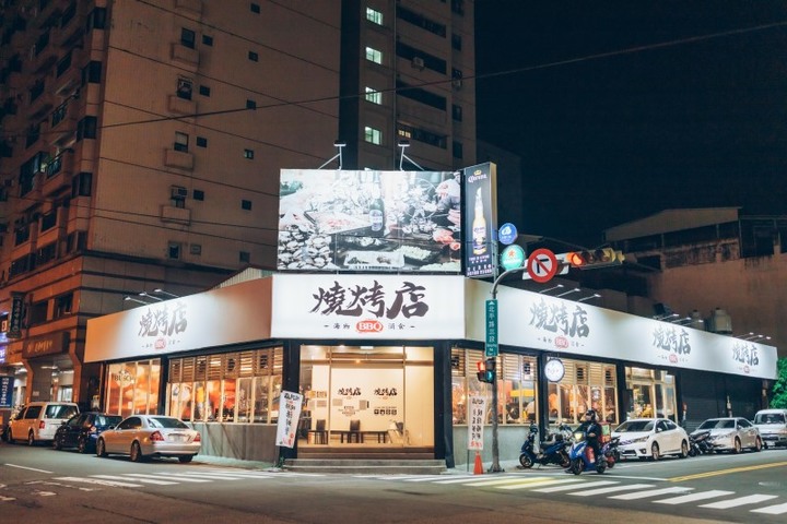 台中美食│浮誇系美食製造機 燒烤店1隻懶人蝦30隻直接上桌
