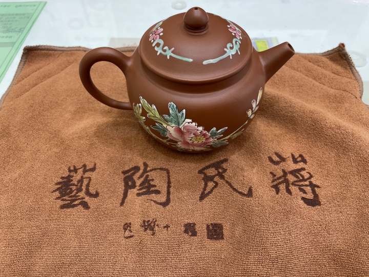 大家好，請問這個茶壺大概行情價多少錢呢？