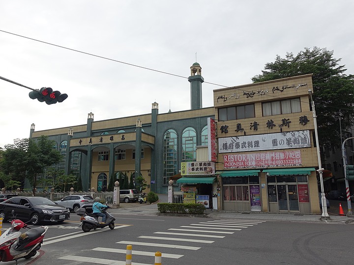 苓雅區 衛武迷迷村|衛武營彩繪社區 — 巨型彩繪雲集,整座社區就是畫布,全臺最大彩繪社區