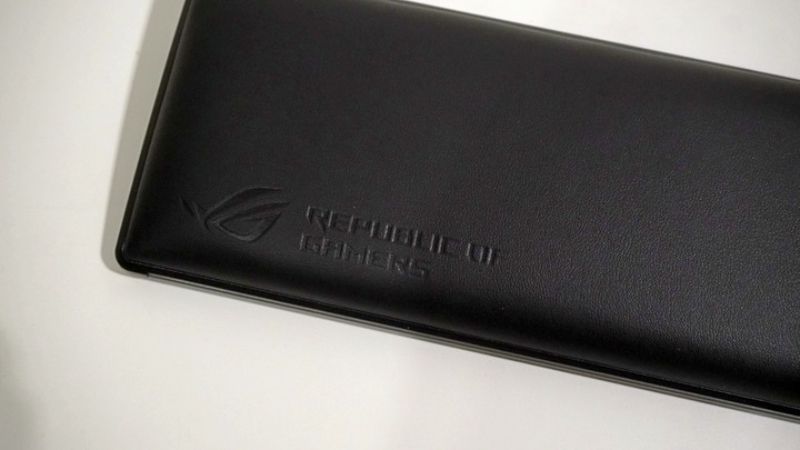 [休賢開箱]朝思暮想的鍵盤終於來了!! ROG Strix Flare II Animate開箱