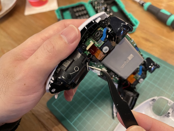 PS5 DualSense R2 鍵彈簧斷裂修復