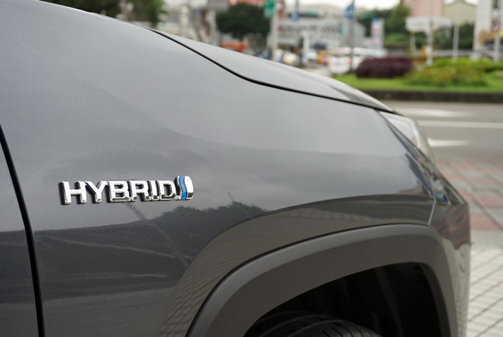 RAV4 2.5尊爵油電試駕 外型好像變好看了