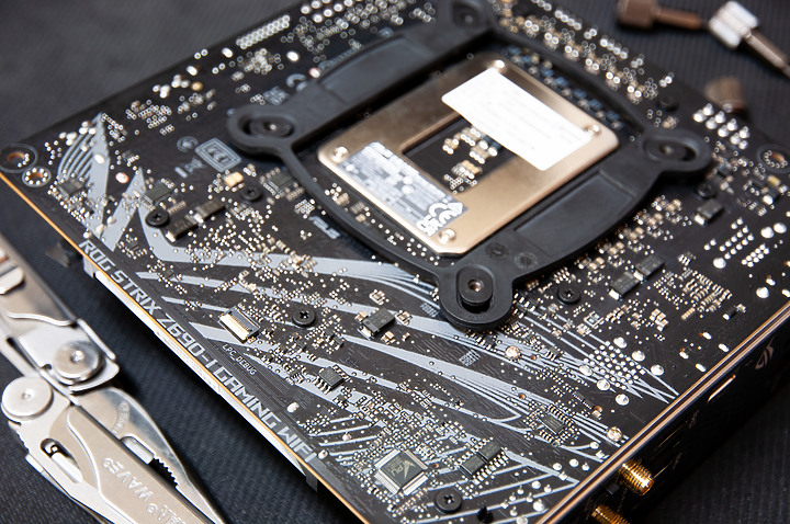 「ROG STRIX Z690-I」 - 增建蓋滿ITX建築工藝文。