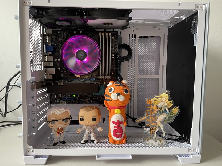 【開箱】聯力O11 Dynamic MINI 機殼內加裝14吋螢幕