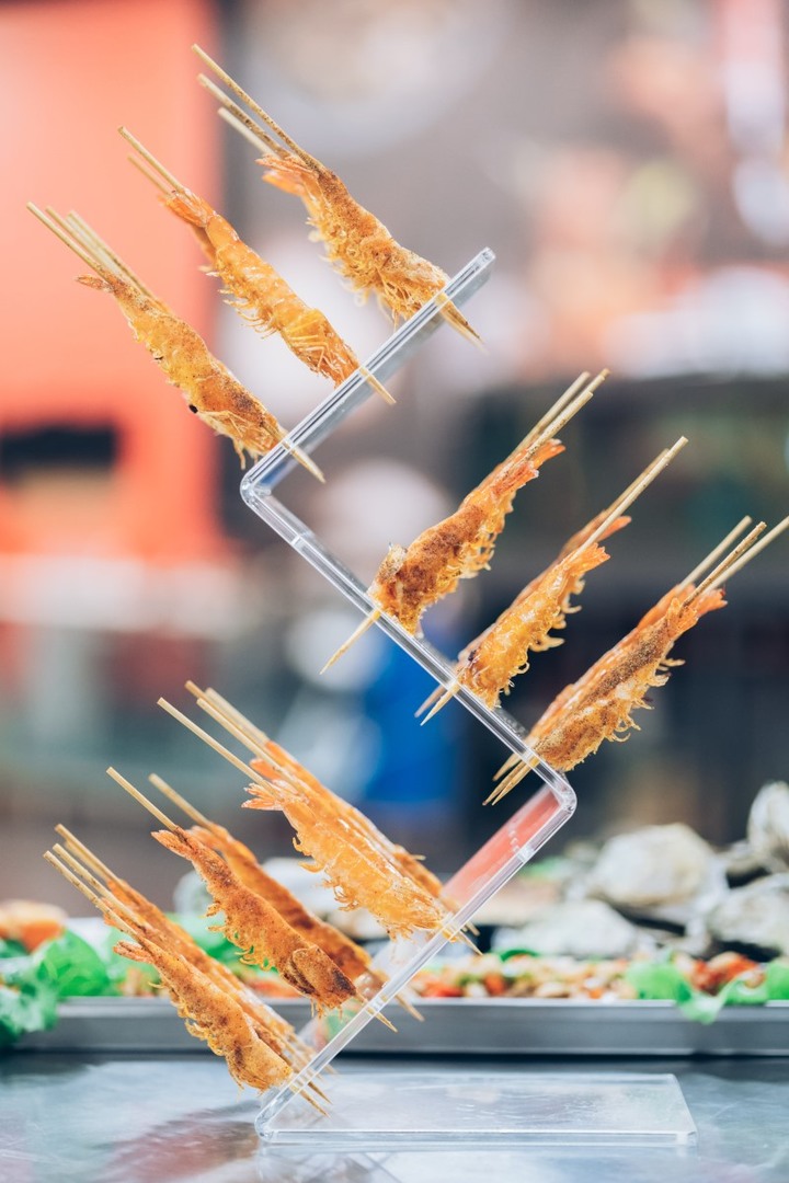 台中美食│浮誇系美食製造機 燒烤店1隻懶人蝦30隻直接上桌