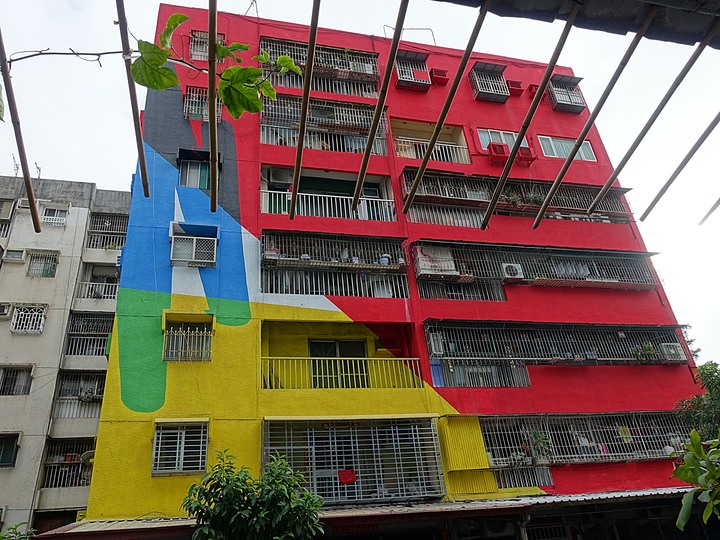 苓雅區 衛武迷迷村|衛武營彩繪社區 — 巨型彩繪雲集,整座社區就是畫布,全臺最大彩繪社區