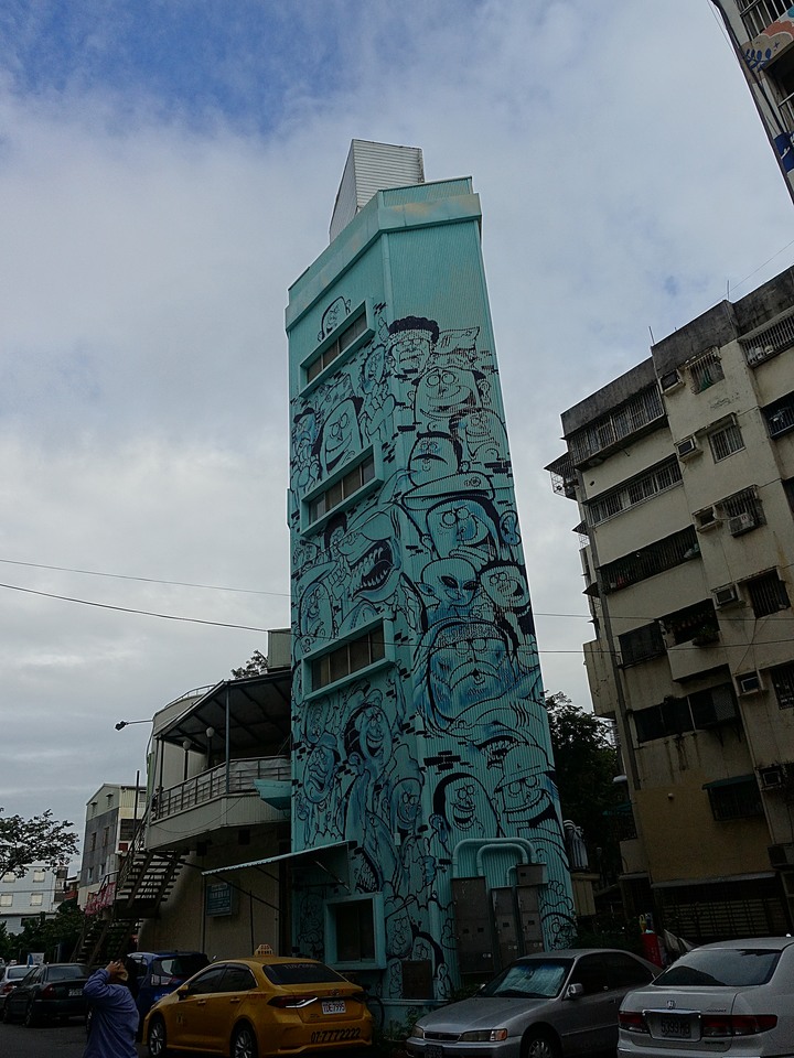 苓雅區 衛武迷迷村|衛武營彩繪社區 — 巨型彩繪雲集,整座社區就是畫布,全臺最大彩繪社區