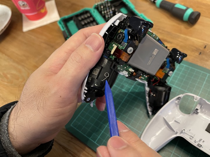 PS5 DualSense R2 鍵彈簧斷裂修復