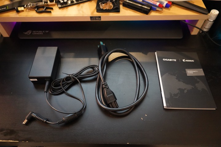 GIGABYTE 技嘉 U4 筆電 極致輕薄與高續航力 !