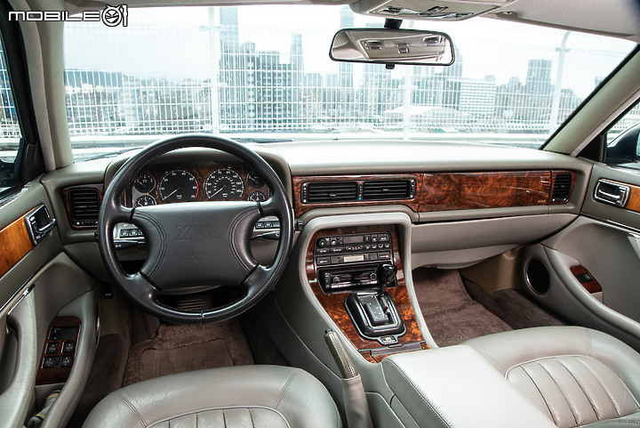 Jaguar 1995 XJ vs. 2021 I-PACE|一場傳統與創新的相互衝擊!