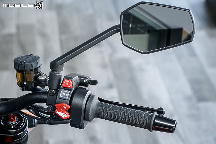 【採訪】馬力重量比 1:1 的滿配賽道化公爵 KTM 1290 Super Duke RR 實車鑑賞！限量三台均已完售！