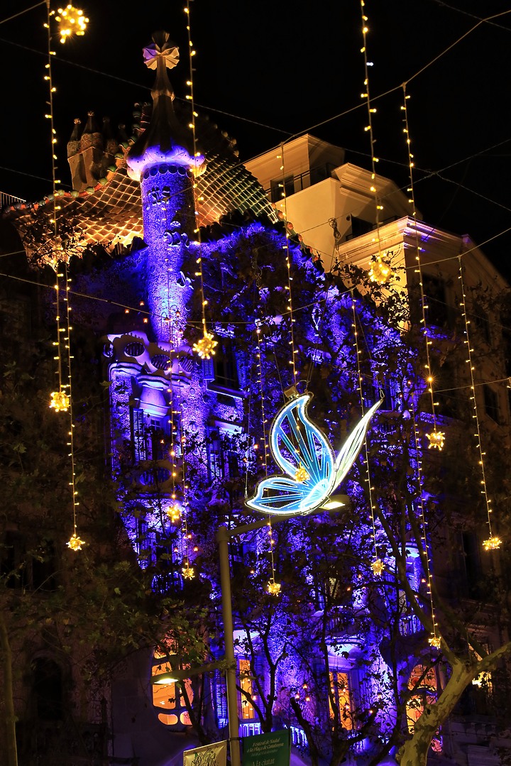 《 巴塞隆納兩日小旅行 》光影魔幻聖家堂,高第建築巡禮