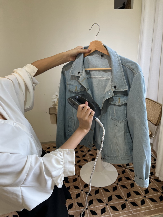 Panasonic NI-FS770 蒸氣電熨斗 - 不僅讓衣物服服貼貼,還可去除異味跟除菌。
