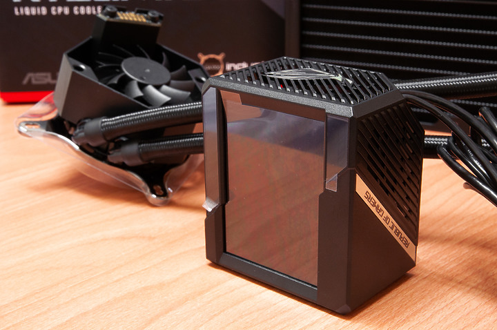 點我看大圖 「ROG RYUJIN II 240」 - 極致細膩散熱記錄文。