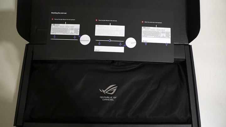 [休賢開箱]朝思暮想的鍵盤終於來了!! ROG Strix Flare II Animate開箱