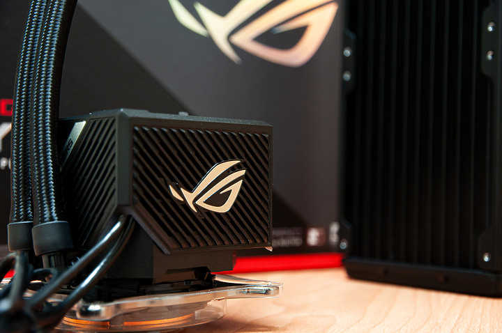 點我看大圖 「ROG RYUJIN II 240」 - 極致細膩散熱記錄文。