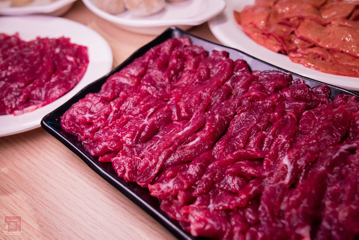 【臺南美食】吃慣了一般溫體牛肉嗎？｜老闆娘家鄉味“潮汕溫補鍋”｜完全是一個呷粗飽的概念｜ 安平溫體牛｜牛腩｜牛尾~~李好牛溫體牛肉湯爐